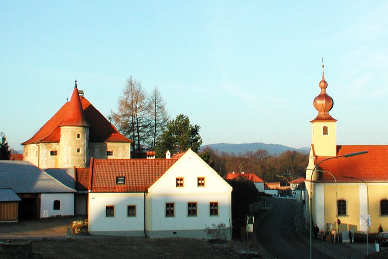Ehrendorf Kapelle und Schloss